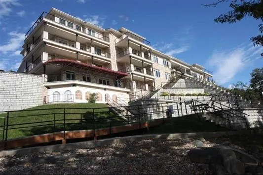 $795,000 | 650 East Hiawatha Drive, Unit 302, Wisconsin Dells, WI 53965