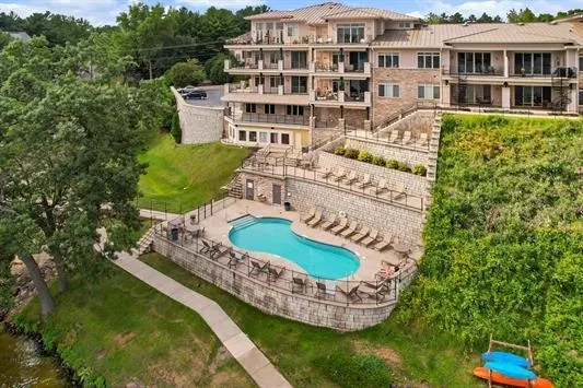$795,000 | 650 East Hiawatha Drive, Unit 302, Wisconsin Dells, WI 53965