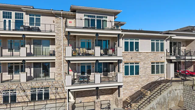 $795,000 | 650 East Hiawatha Drive, Unit 302, Wisconsin Dells, WI 53965