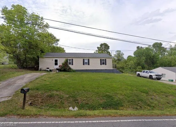 $859,900 | 2715 Central Avenue, High Point, NC 27260