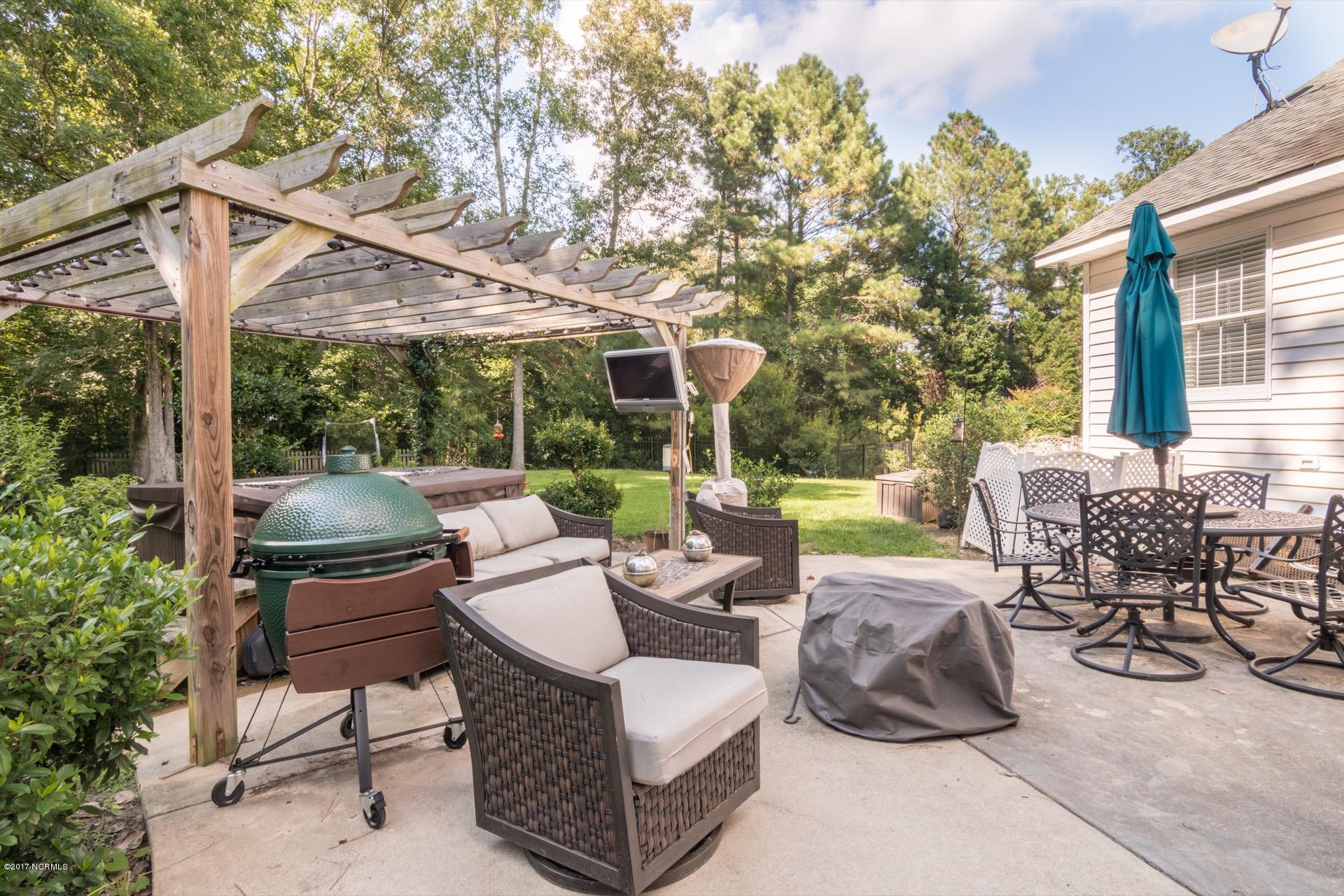 115 South Reed Drive Washington, NC 27889 - Photo 23 of 26 23 Patio area