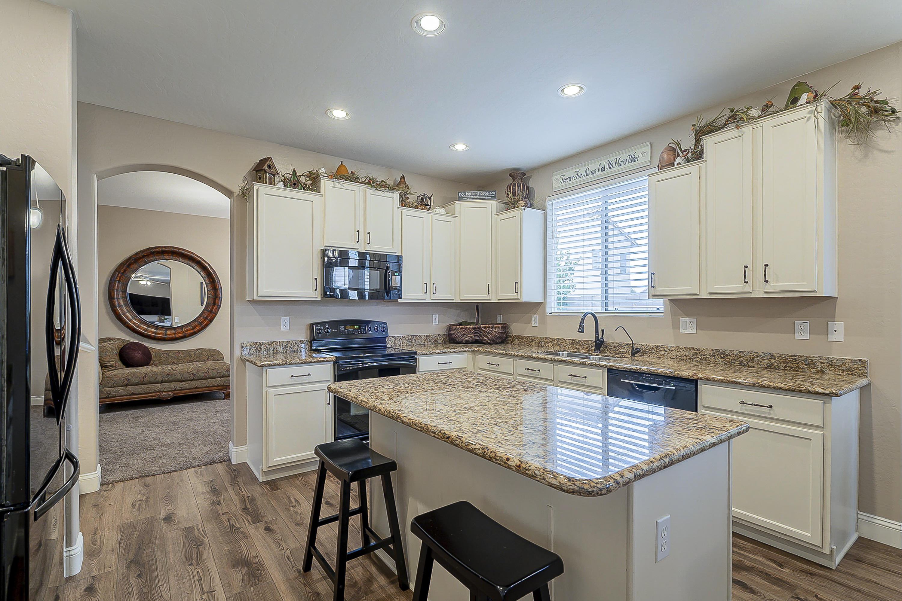 2862 East Santa Rosa Drive Gilbert, AZ 85234 - Photo 20 of 46 Kitchen