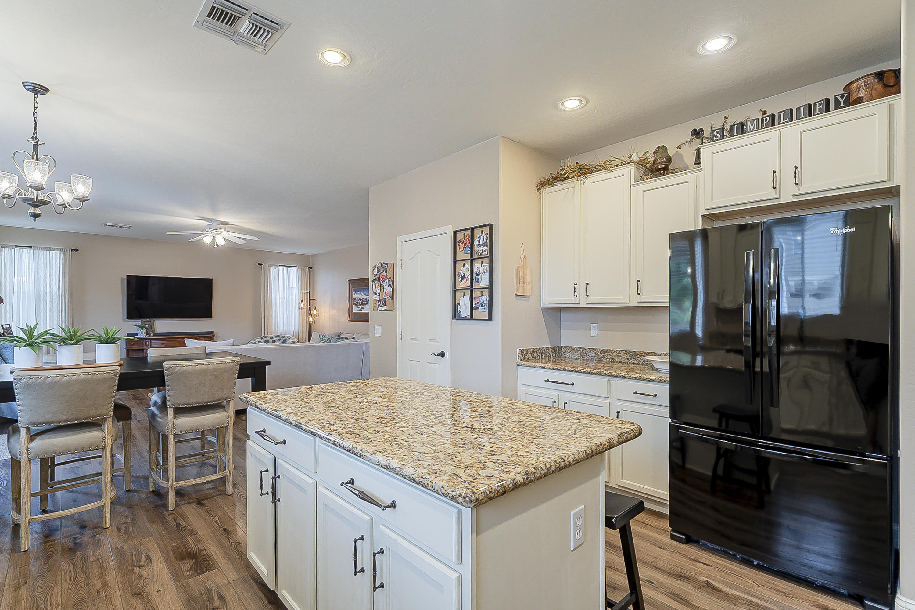 2862 East Santa Rosa Drive Gilbert, AZ 85234 - Photo 22 of 46 Beautiful Cabinets