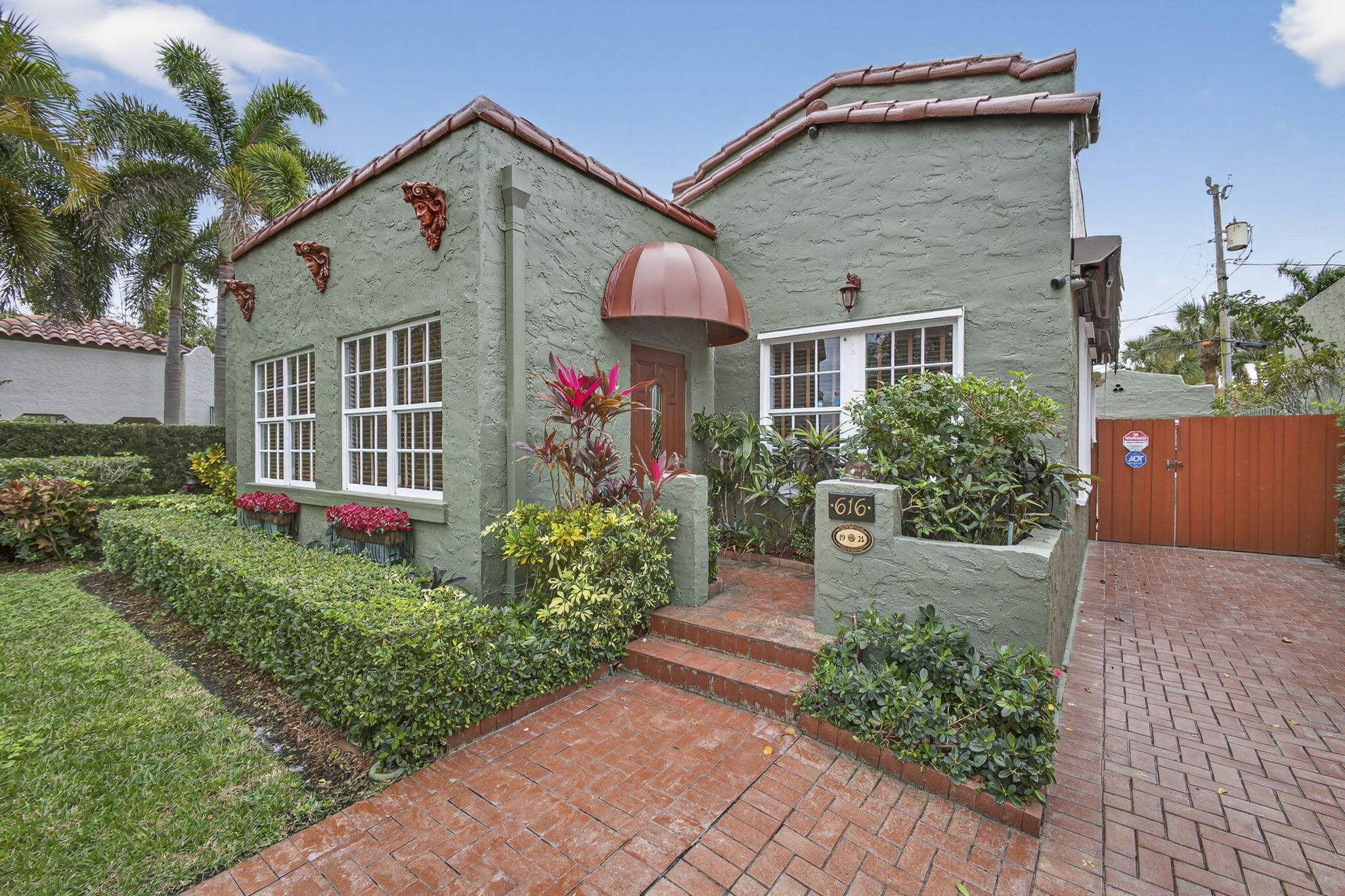 616 Upland Road West Palm Beach, FL 33401 - Photo 6 of 68 6-web-or-mls-BS1A6275