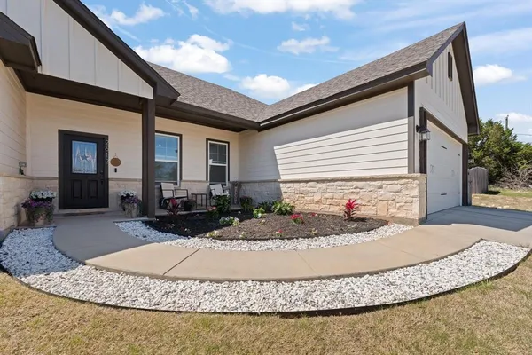$2,700 | 2612 Dove Trail, Granbury, TX 76048
