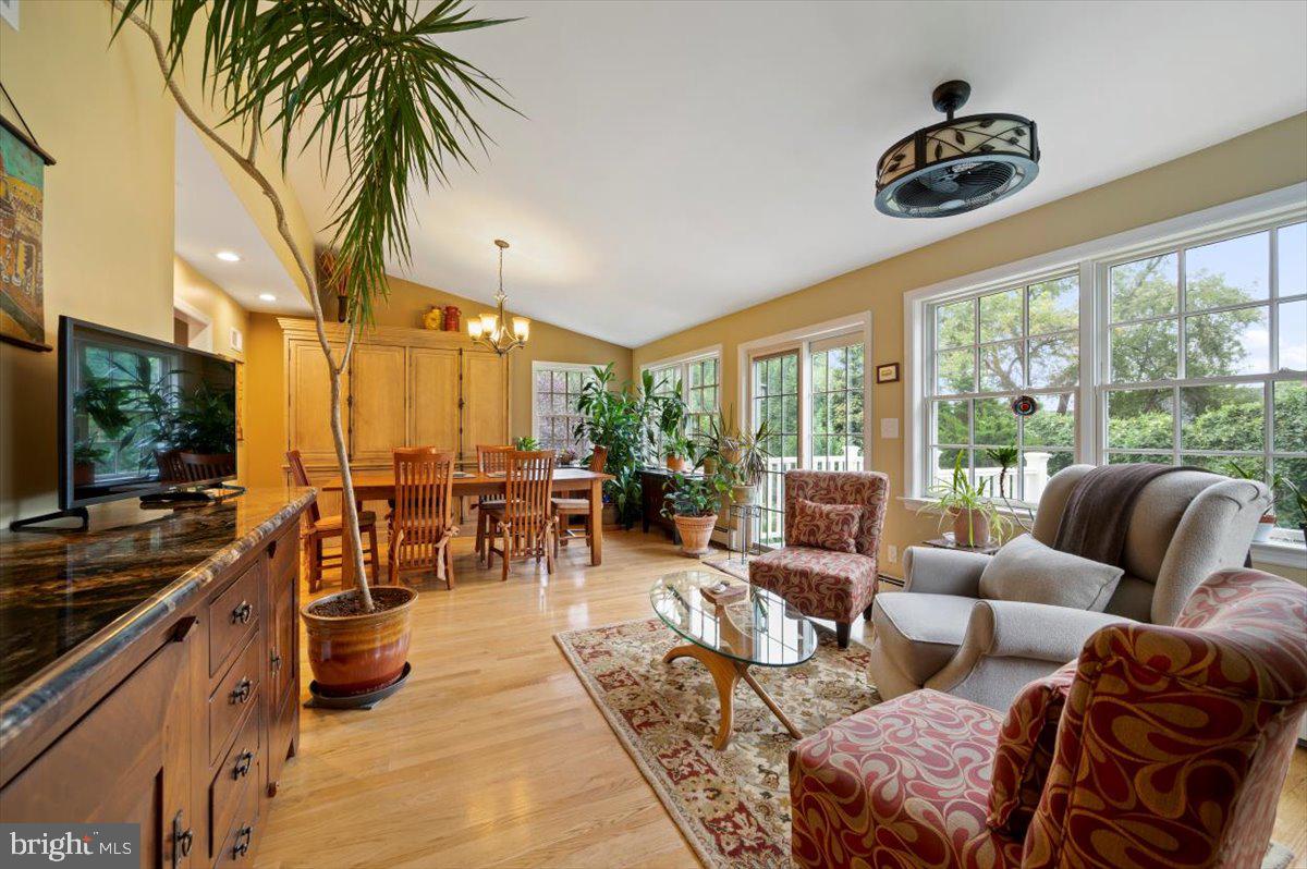 1546 Makefield Road Yardley, PA 19067 - Photo 15 of 65 Reading/breakfast area
