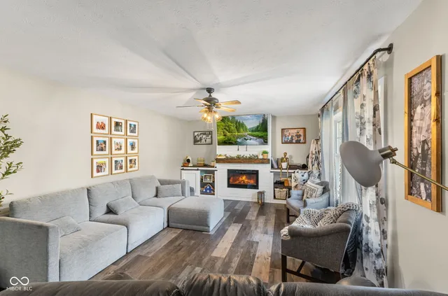 $349,900 | 202 Patriots Landing Drive, Fillmore, IN 46128