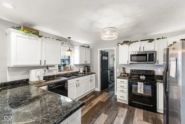 $349,900 | 202 Patriots Landing Drive, Fillmore, IN 46128