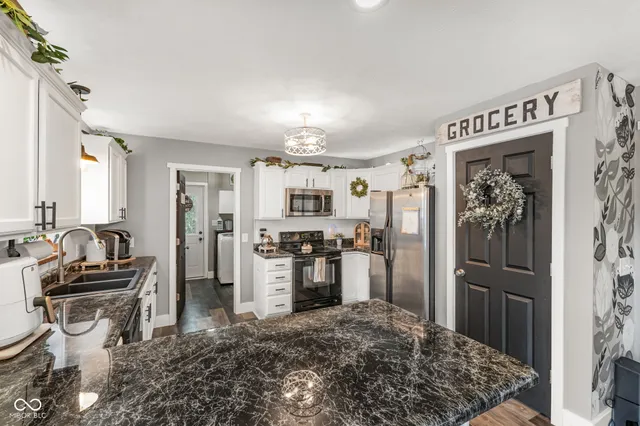 $349,900 | 202 Patriots Landing Drive, Fillmore, IN 46128