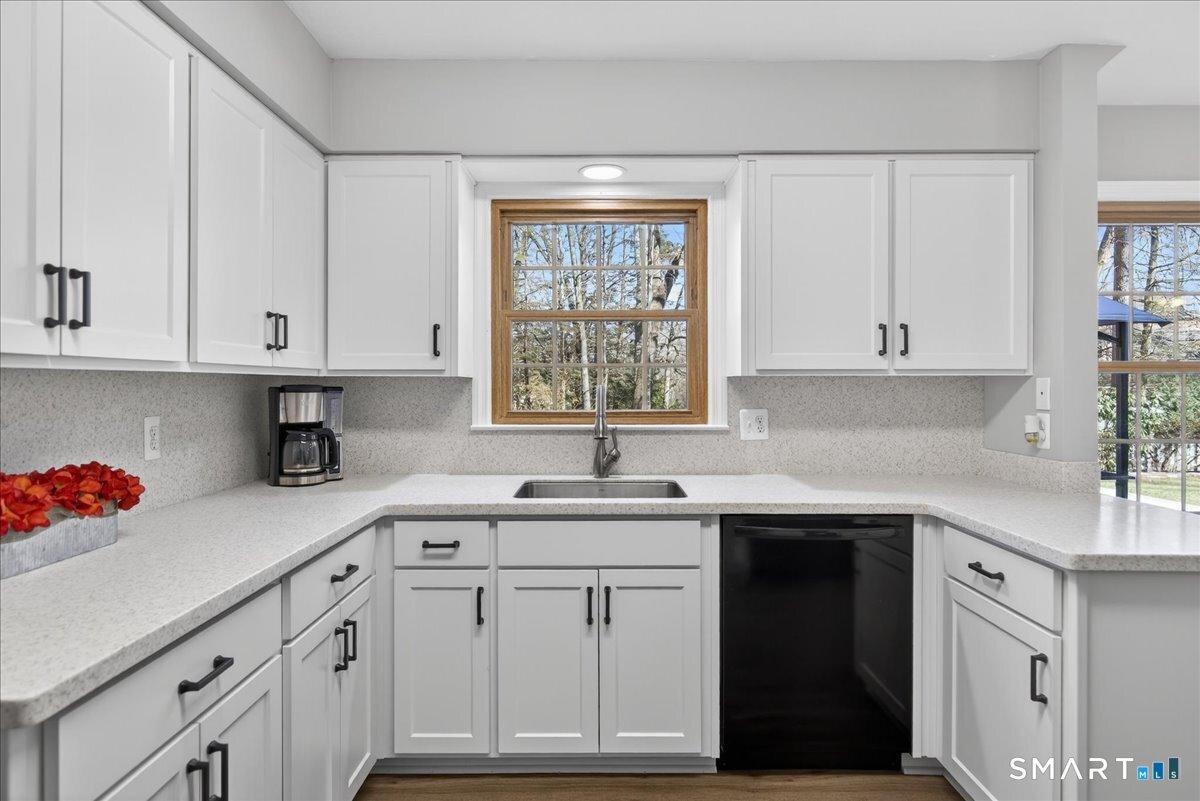 33 Tall Pine Road Milford, CT 06461 - Photo 13 of 39