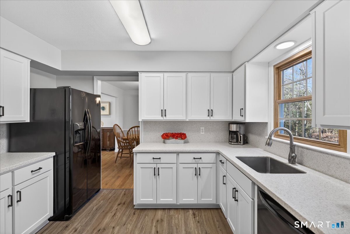 33 Tall Pine Road Milford, CT 06461 - Photo 15 of 39