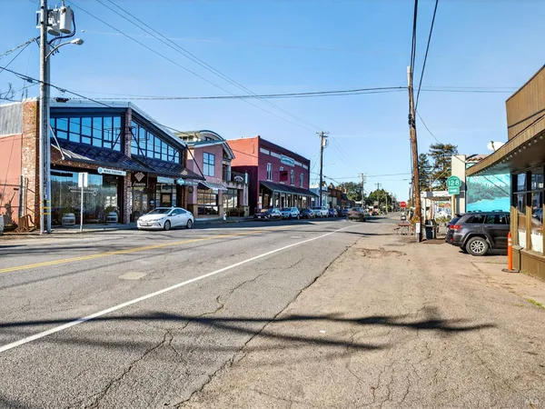 $595,000 | 71 Crowell Street, Geyserville, CA 95441