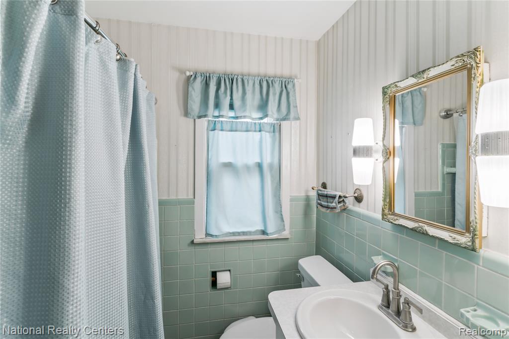 77 Exmoor Road Waterford, MI 48328 - Photo 11 of 33