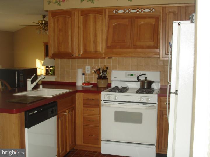 2 Acorn Road West Berlin, NJ 08091 - Photo 4 of 14 Kitchen