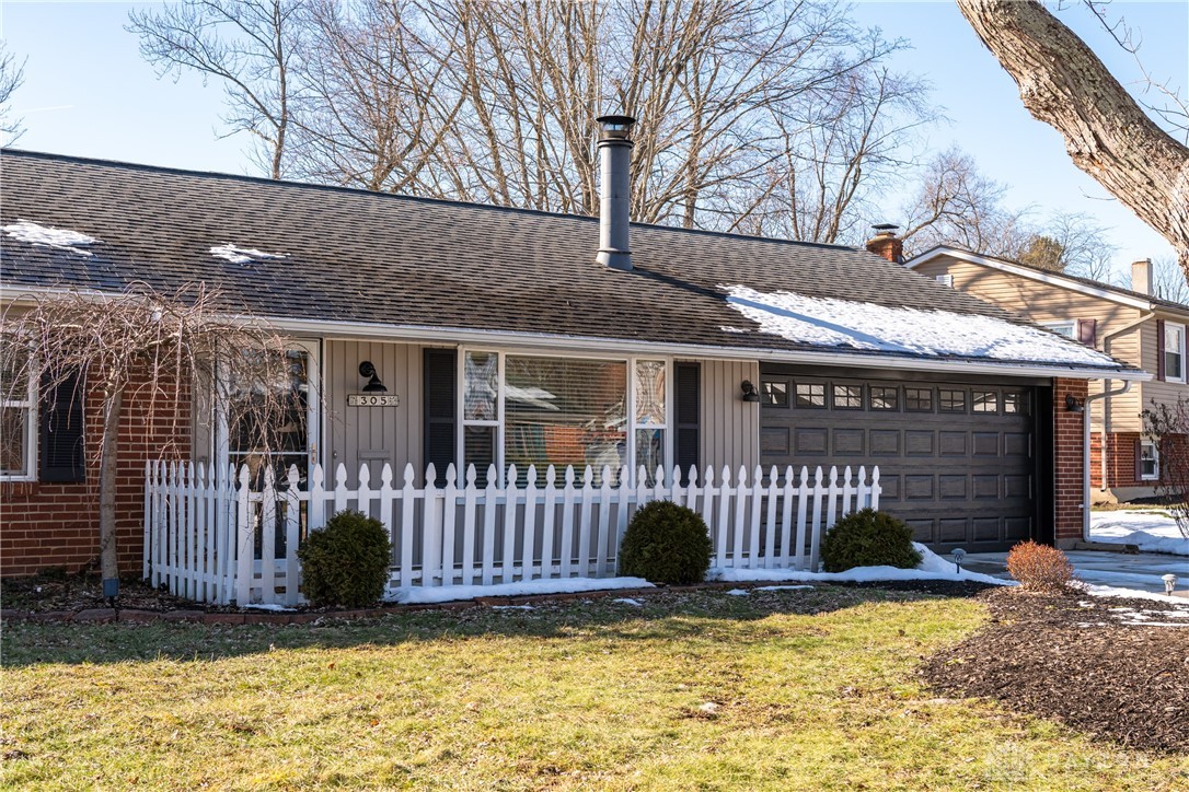 305 Tuxworth Road Centerville, OH 45458 - Photo 3 of 40