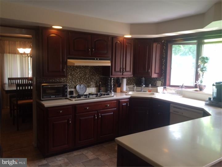 1538 Deer Run Road Warminster, PA 18974 - Photo 4 of 19 Kitchen