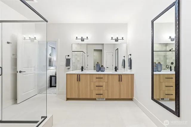 $1,099,000 | 12015 44th Avenue South, Tukwila, WA 98178