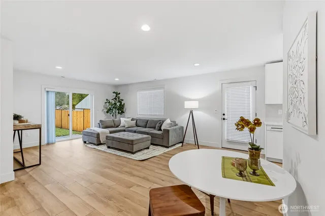 $1,099,000 | 12015 44th Avenue South, Tukwila, WA 98178