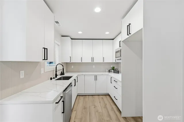 $1,099,000 | 12015 44th Avenue South, Tukwila, WA 98178