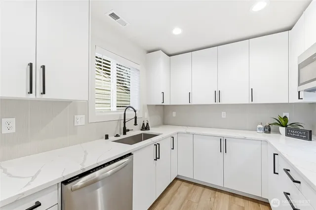 $1,099,000 | 12015 44th Avenue South, Tukwila, WA 98178