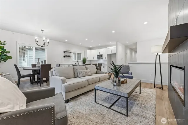 $1,099,000 | 12015 44th Avenue South, Tukwila, WA 98178