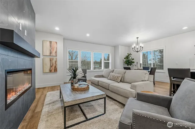 $1,099,000 | 12015 44th Avenue South, Tukwila, WA 98178