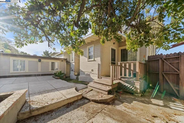 $825,000 | 2550 Pleasant Street, Oakland, CA 94602