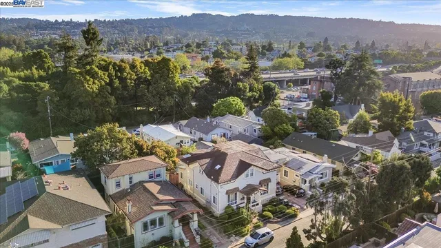 $825,000 | 2550 Pleasant Street, Oakland, CA 94602