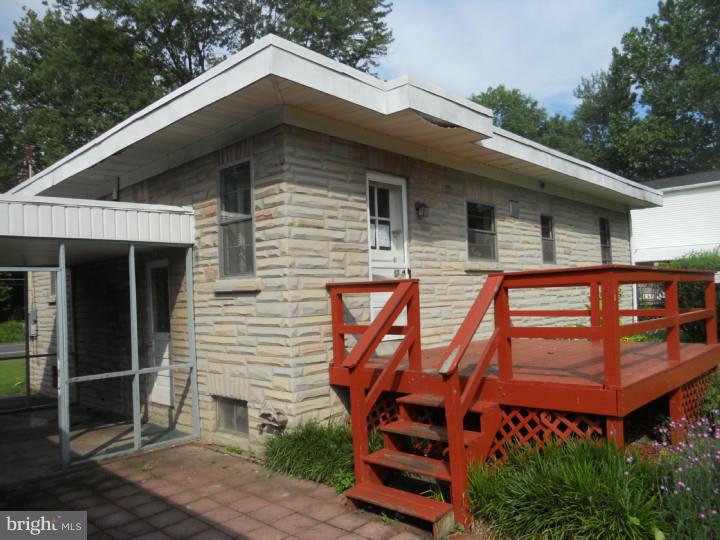 577 Shelbourne Road Reading, PA 19606 - Photo 2 of 6 Gallery Image 2
