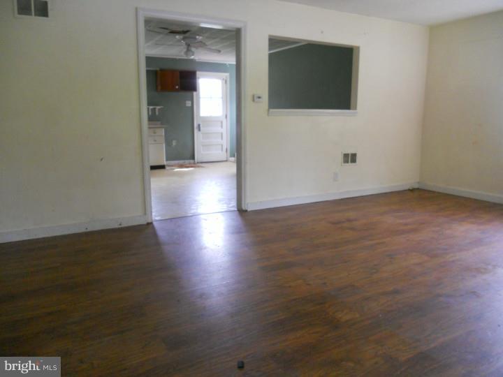 577 Shelbourne Road Reading, PA 19606 - Photo 3 of 6 Gallery Image 3