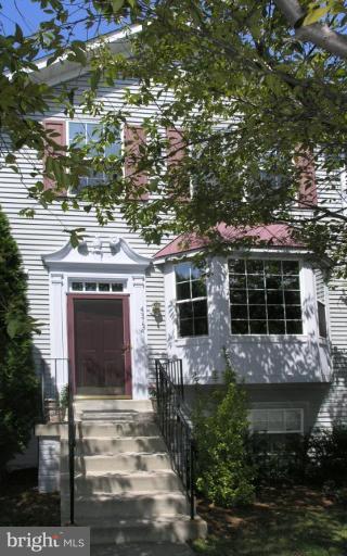 43154 Gatwick Square Ashburn, VA 20147 - Photo 1 of 28 Exterior (Main)