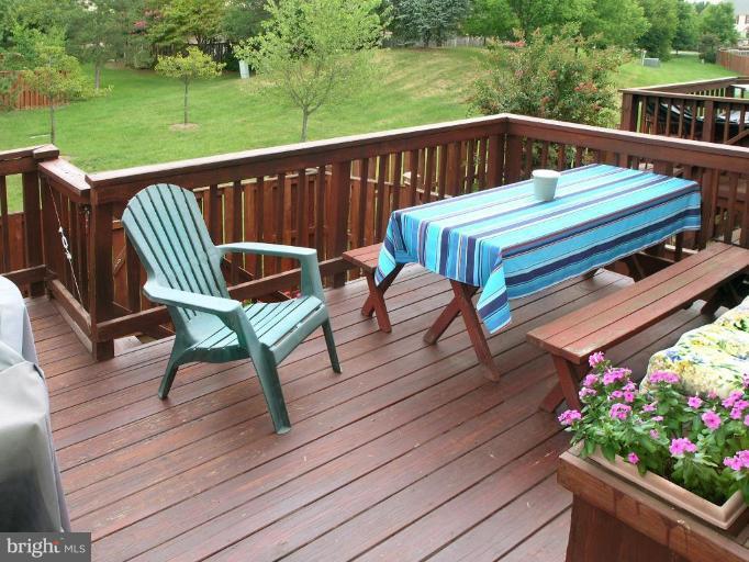 43154 Gatwick Square Ashburn, VA 20147 - Photo 19 of 28 Deck