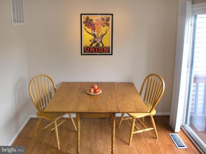 43154 Gatwick Square Ashburn, VA 20147 - Photo 23 of 28 Breakfast Area