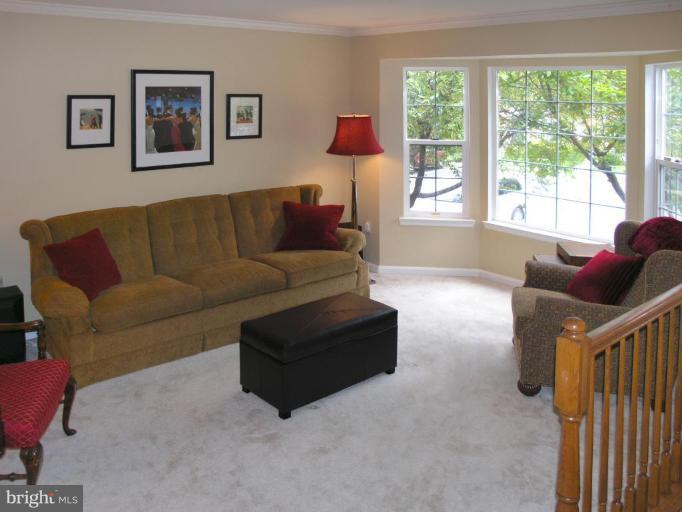 43154 Gatwick Square Ashburn, VA 20147 - Photo 5 of 28 Living Room
