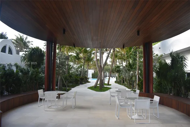 $2,749,000 | 6365 Collins Avenue, Unit 1901, Miami Beach, FL 33141