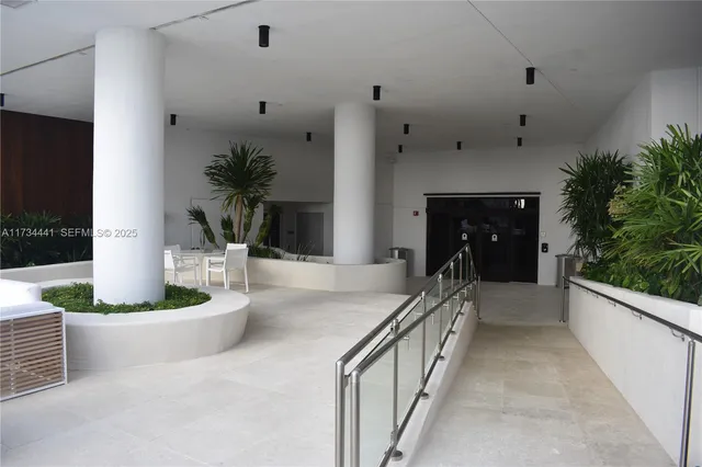 $2,749,000 | 6365 Collins Avenue, Unit 1901, Miami Beach, FL 33141