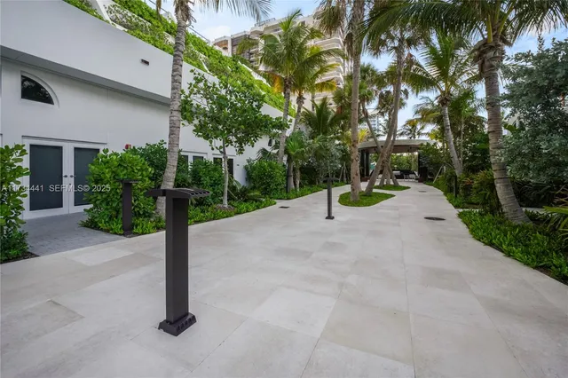 $2,749,000 | 6365 Collins Avenue, Unit 1901, Miami Beach, FL 33141