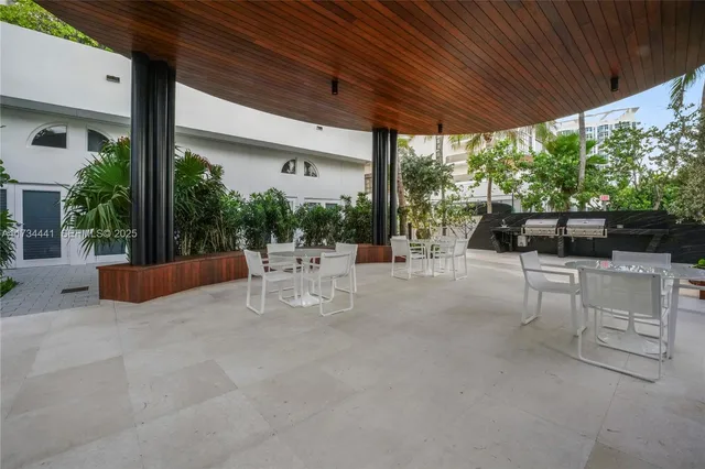 $2,749,000 | 6365 Collins Avenue, Unit 1901, Miami Beach, FL 33141