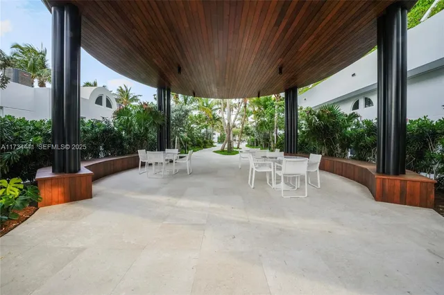 $2,749,000 | 6365 Collins Avenue, Unit 1901, Miami Beach, FL 33141