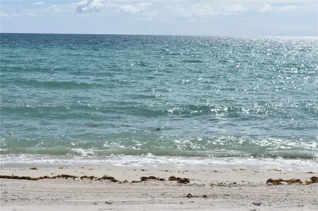 $2,749,000 | 6365 Collins Avenue, Unit 1901, Miami Beach, FL 33141