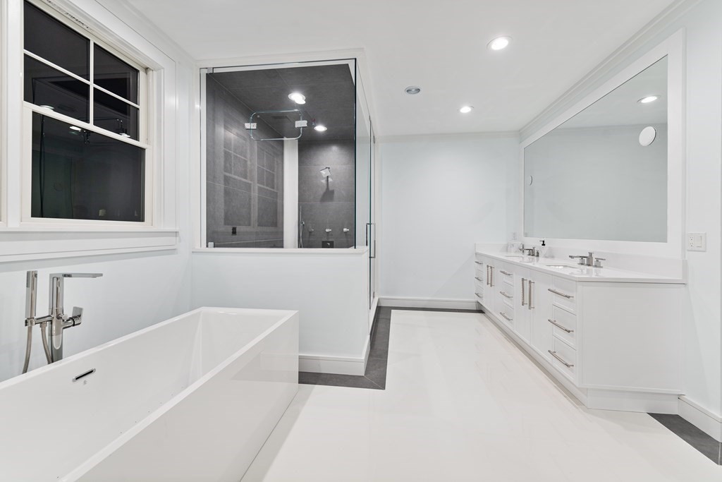 480 Dudley Road Newton, MA 02459 - Photo 20 of 35 a bathroom with a tub sink and mirror