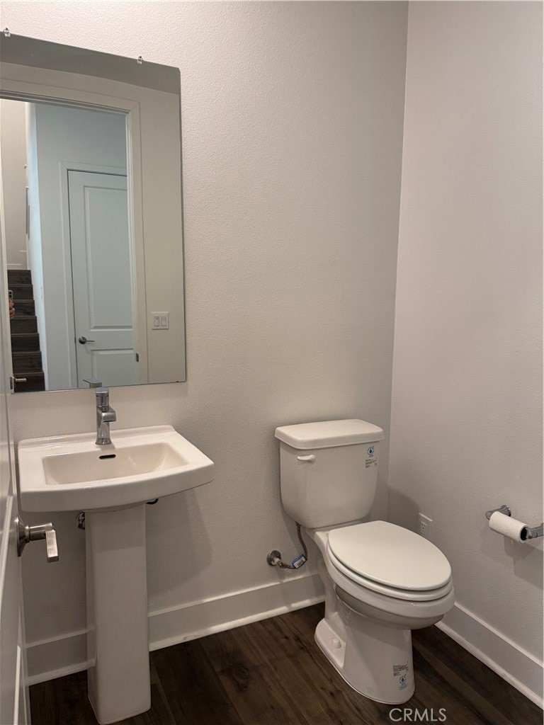 124 Yugen Irvine, CA 92618 - Photo 12 of 31 a bathroom with a toilet a sink and mirror