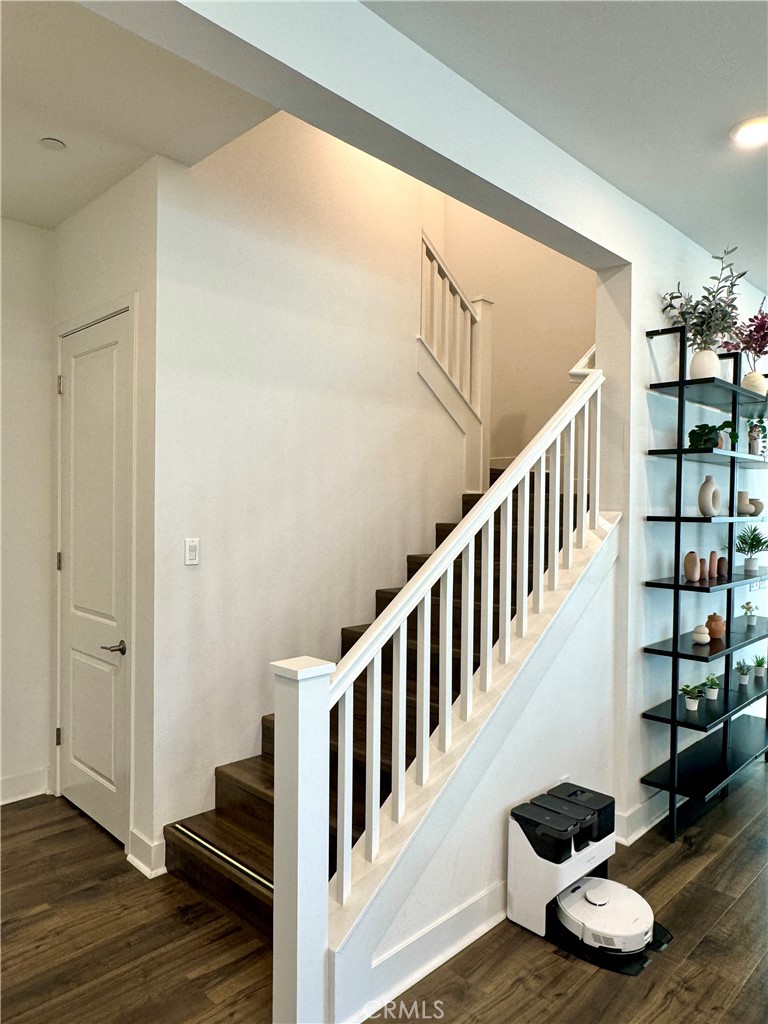 124 Yugen Irvine, CA 92618 - Photo 13 of 31 a view of entryway with wooden floor