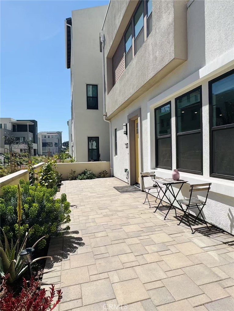 124 Yugen Irvine, CA 92618 - Photo 2 of 31 a building exterior with furniture
