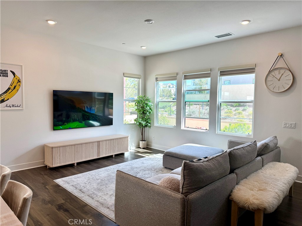 124 Yugen Irvine, CA 92618 - Photo 5 of 31 a living room with furniture and a flat screen tv