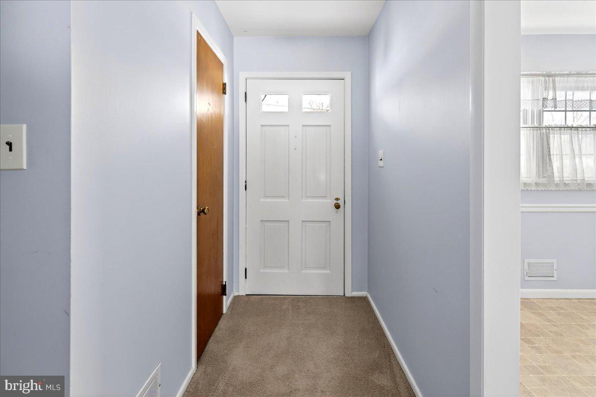 6 Royal Oak Road Lawrence Township, NJ 08648 - Photo 2 of 27 an empty room with windows and closet