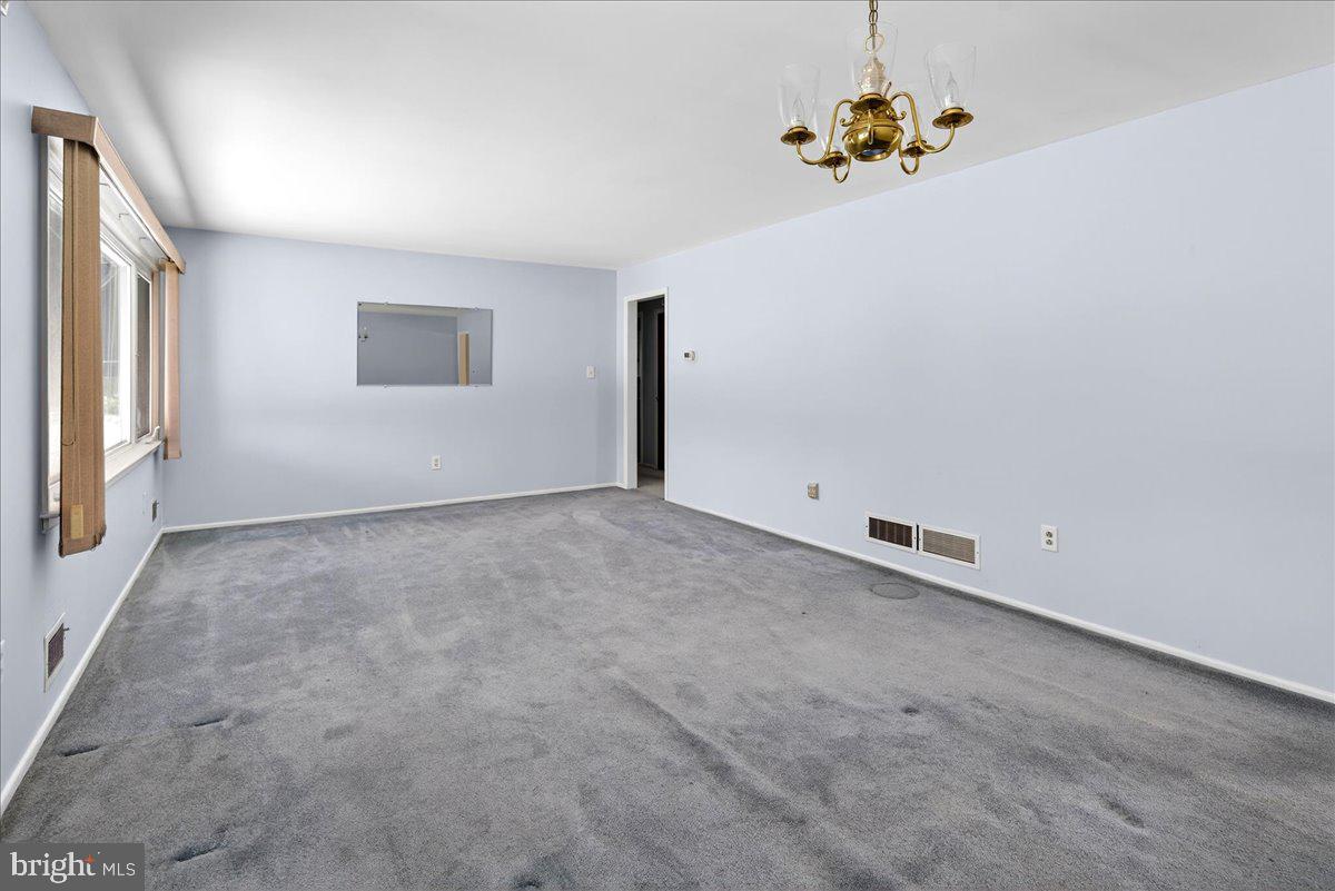 6 Royal Oak Road Lawrence Township, NJ 08648 - Photo 10 of 27 an empty room with a natural light