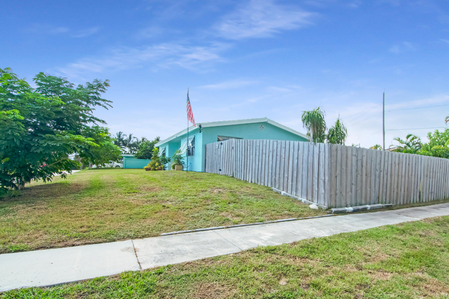 1601 High Ridge Road Lake Worth, FL 33461 - Photo 38 of 40 124-5 Exterior Side LR1_5977-c