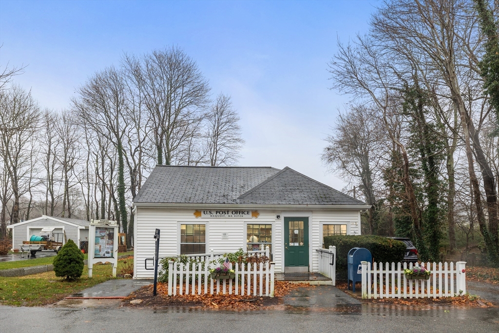 36 Carriage Shop Road Falmouth, MA 02536 - Photo 3 of 9 a front view of a house with a garden