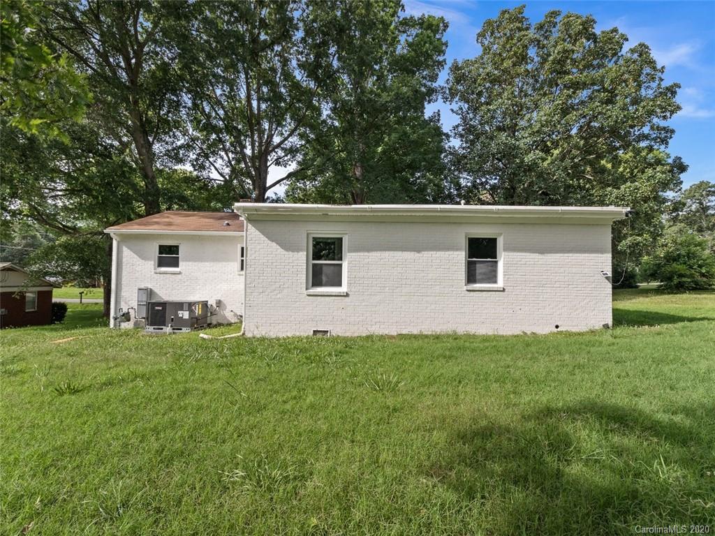 1609 Scott Road Statesville, NC 28625 - Photo 34 of 35 a view of a house with backyard